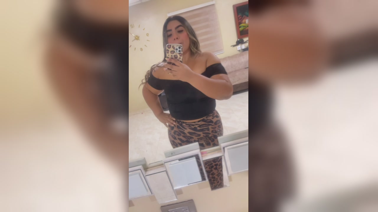 Curvy Brunette Teases In Leopard Leggings On Webcam