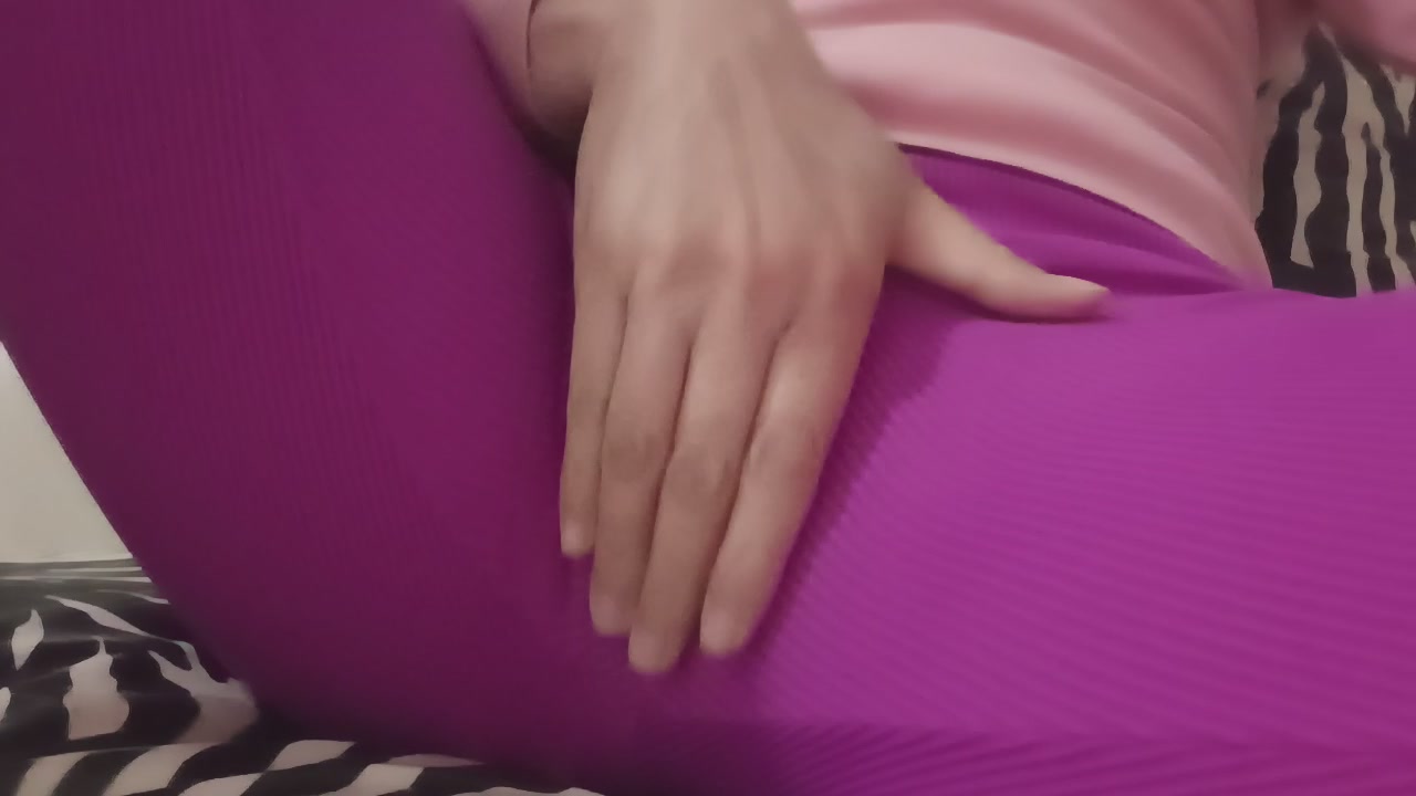 Curvy Brunette Teases Her Wet Pussy In Pink Leggings